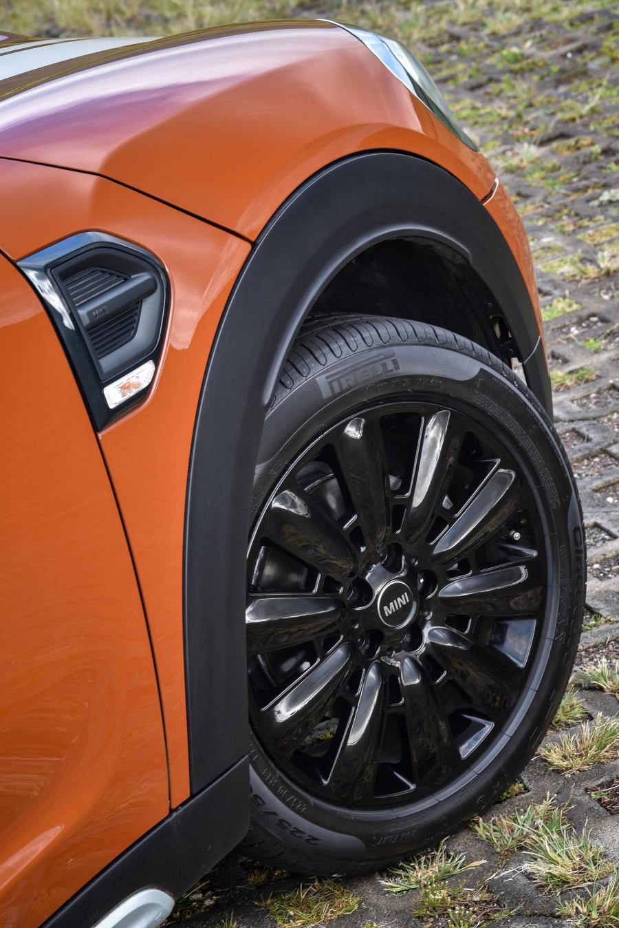 Колеса Mini Cooper Countryman 2017 года  (ZA) (фото 5 из 40)